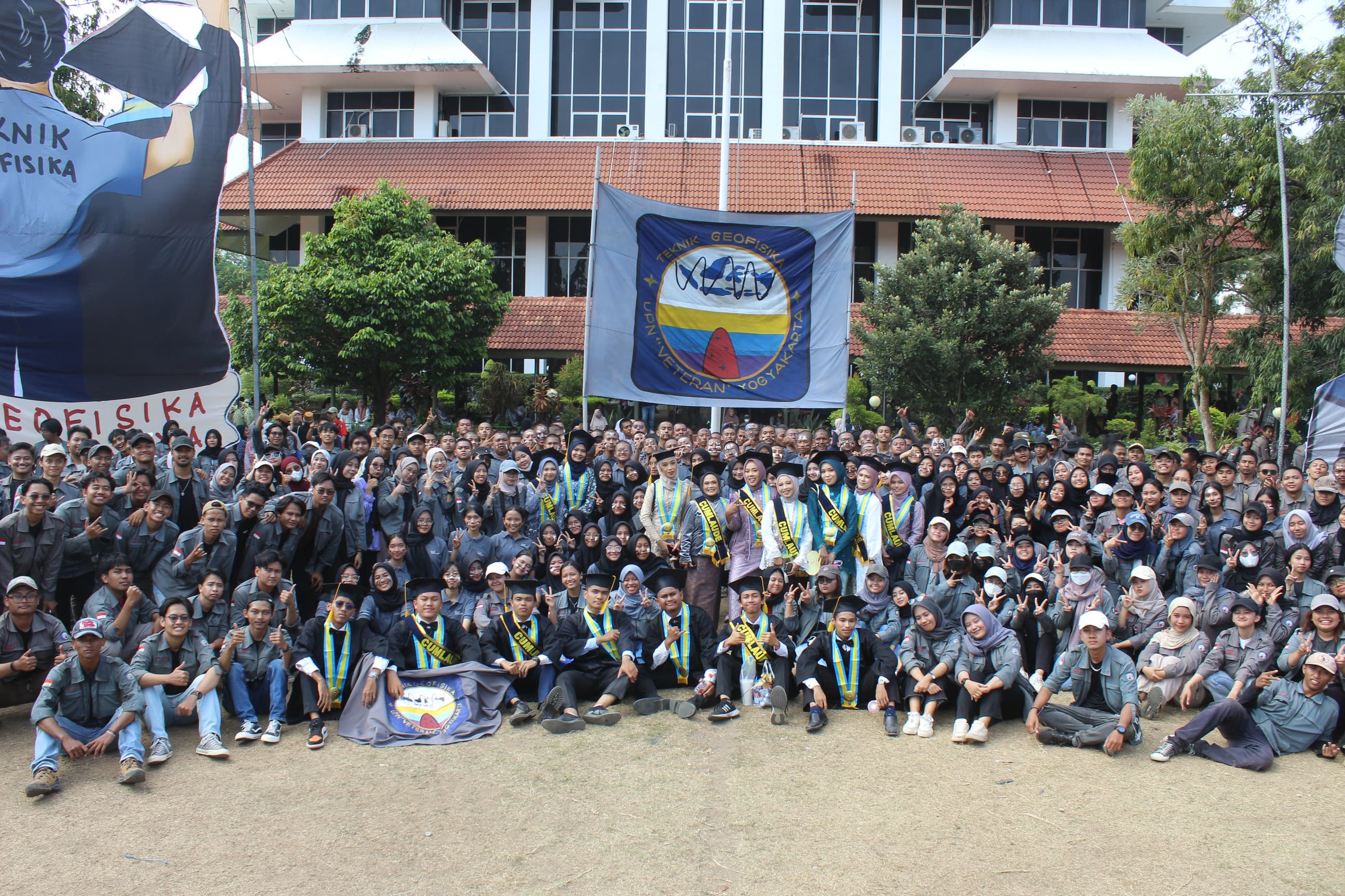 Wisuda Mahasiswa Jurusan Teknik Geofisika Fakultas Teknologi Mineral dan Energi UPN "Veteran" Yogyakarta Periode September 2024 