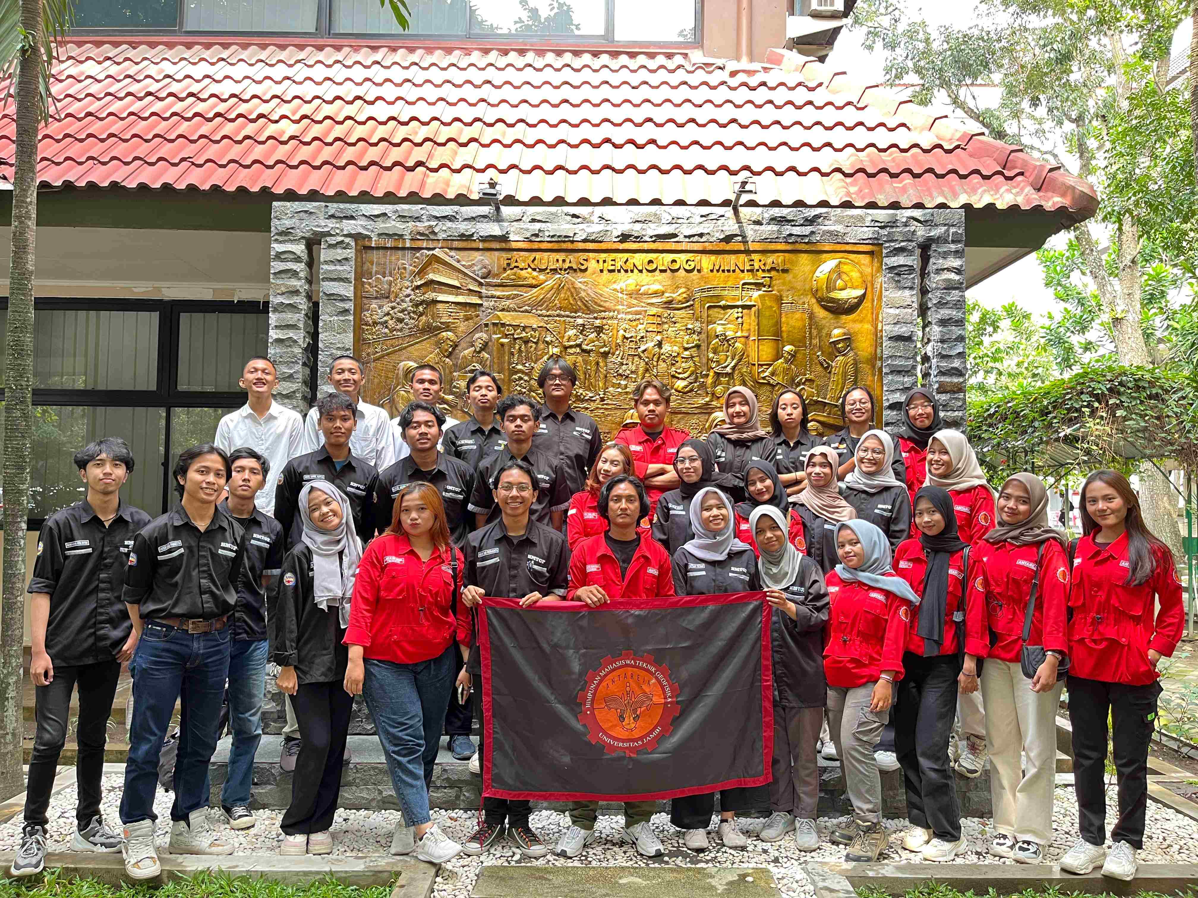 Studi Banding Eksternal: Himpunan Mahasiswa Teknik Geofisika Antareja Universitas Jambi